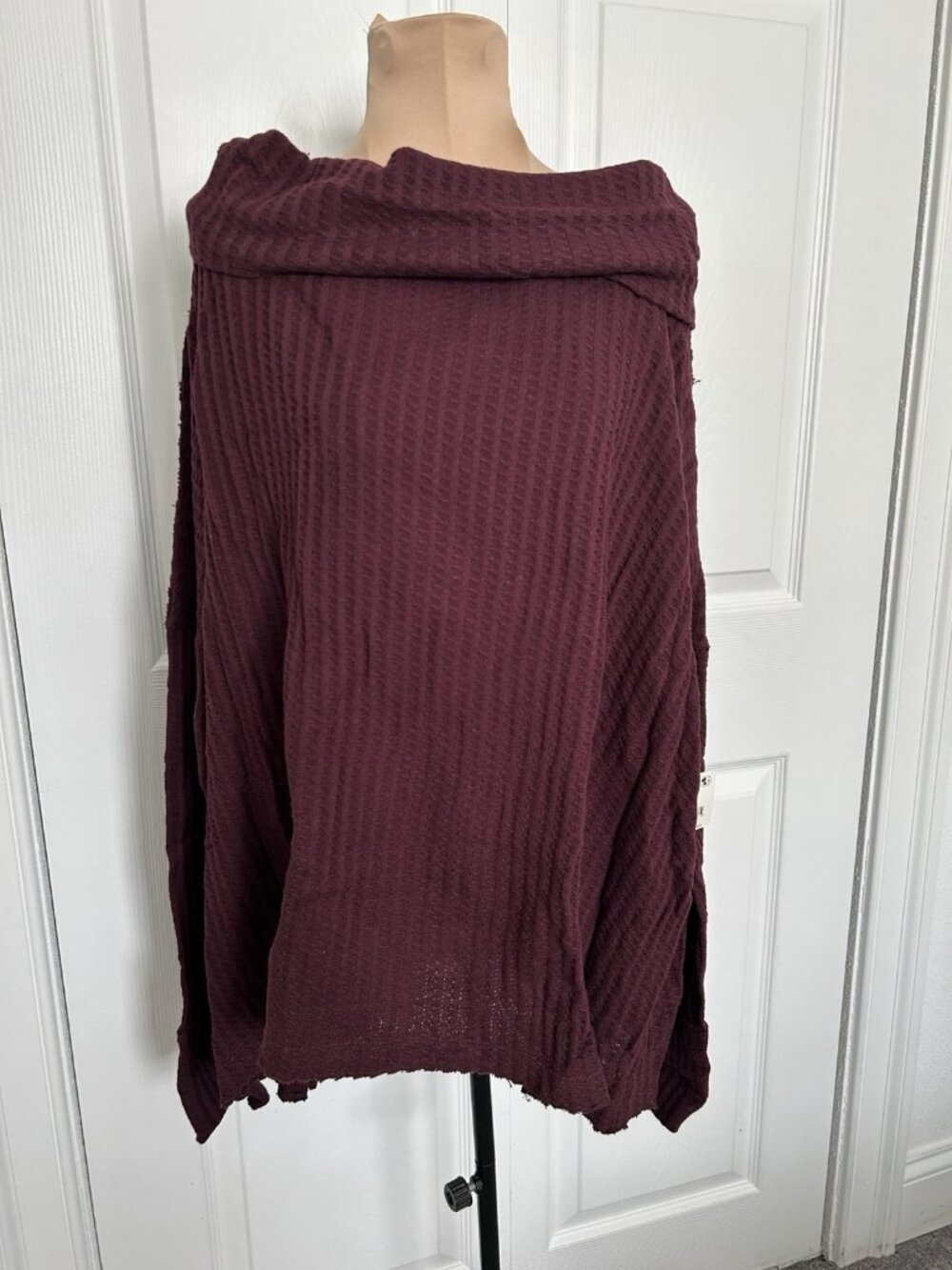 Free People Juicy Long Sleeve Waffle Knit Cowl Neck Sweater Top Burgundy Sz S